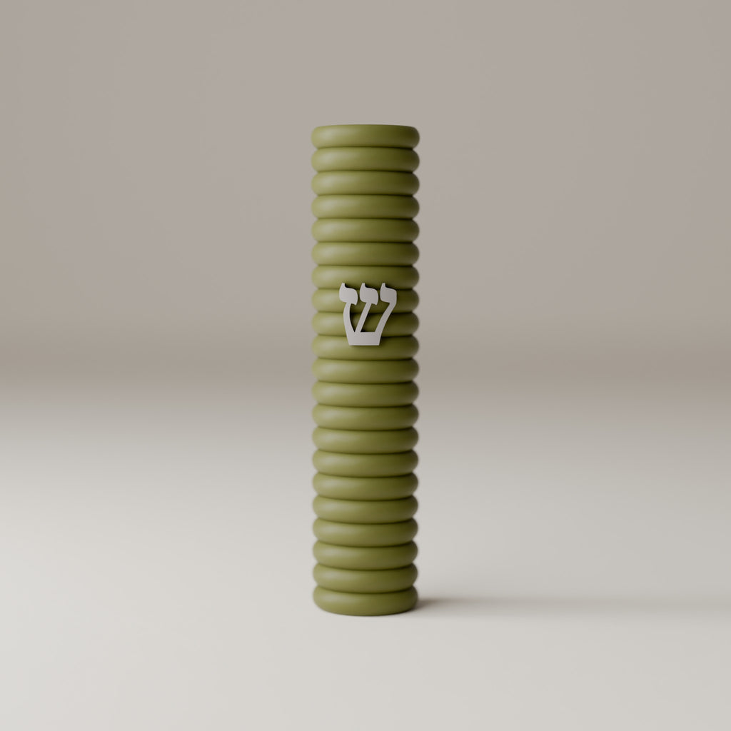 בית מזוזה הקפיץ, גוף זית, שין לבן